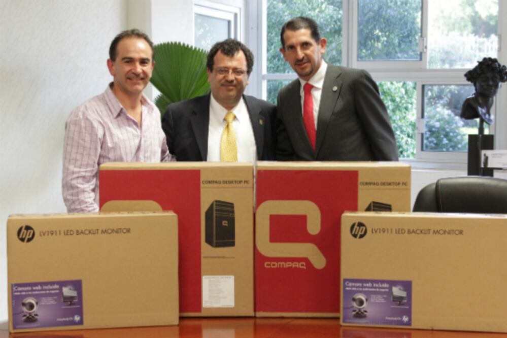 Entregan donativo a UAQ