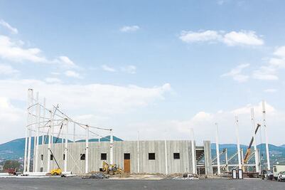 Retoman construcción de lienzo charro 