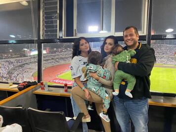 Desde palco, hijo de AMLO expresa molestia por derrota de Pumas contra América