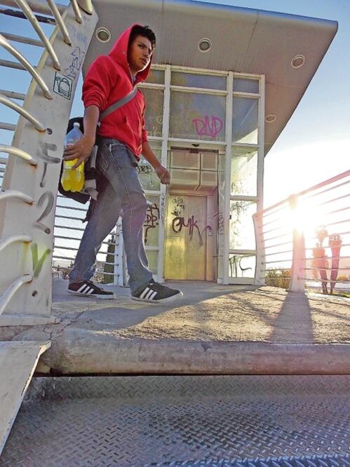 Abandonan único puente para PCD