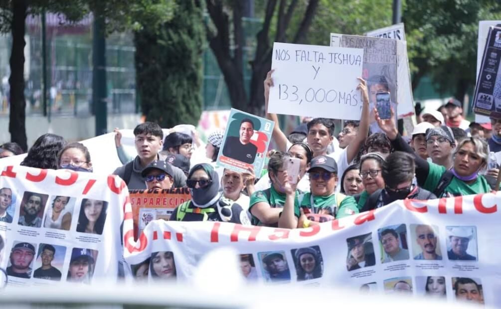 Colectivos buscadores y madres buscadoras se suman a protesta y marchan sobre Tlalpan, la ruta cercana para llegar al Estadio Ciudad de México (11/06/2026). Foto: Santiago Cadena / EL UNIVERSAL