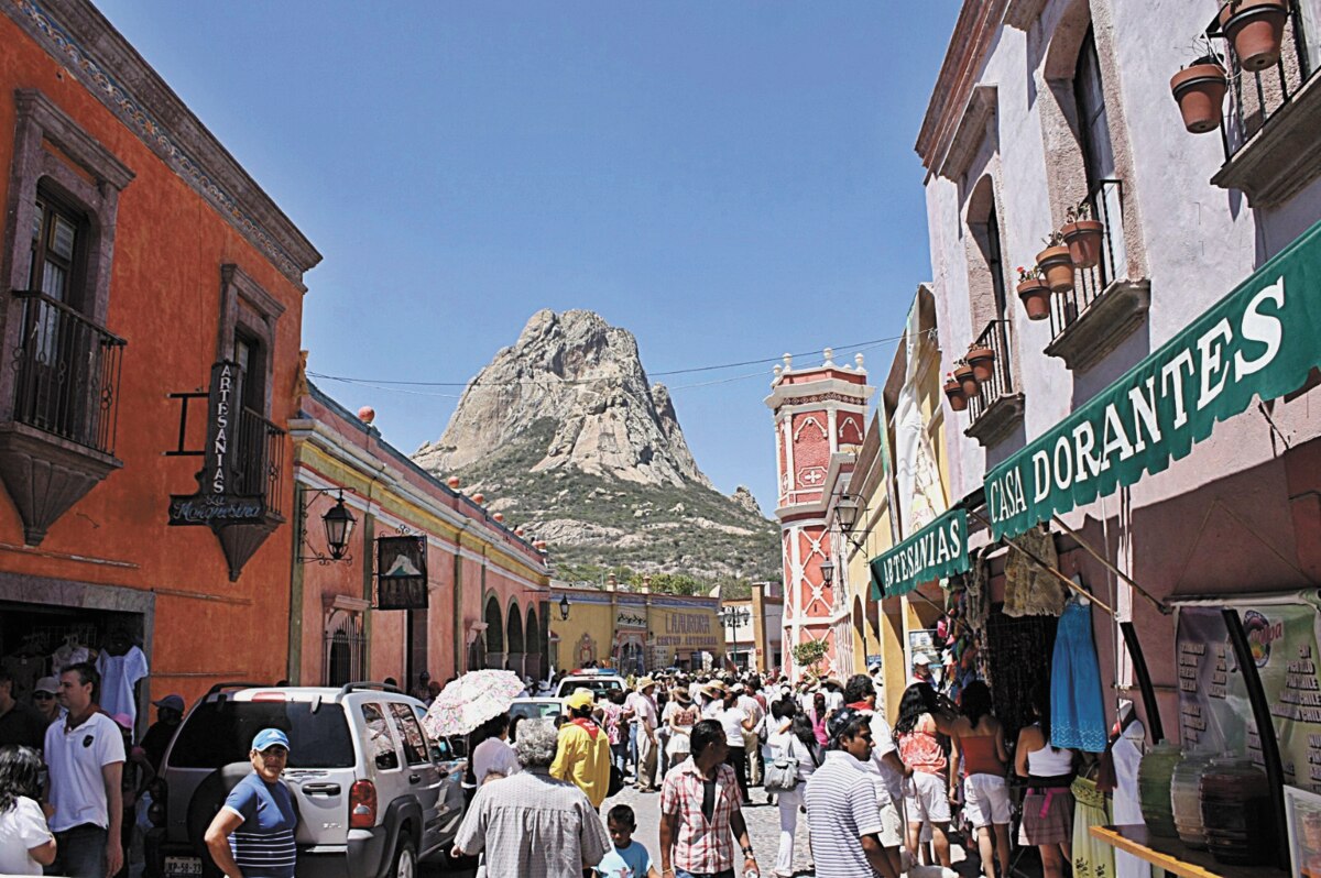 En el Pueblo Mágico de Bernal comienzan a combatir la venta de alcohol en las calles