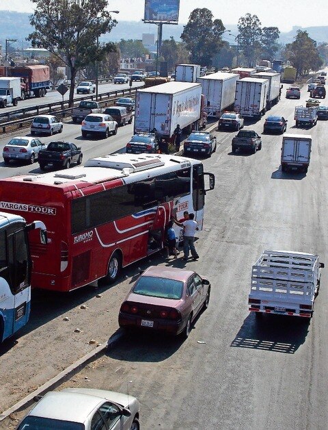 Levantan plantón en la carretera 57