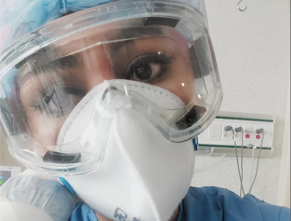 Video. "Prefiero a mi hija en clases en línea que hospitalizada por Covid-19"