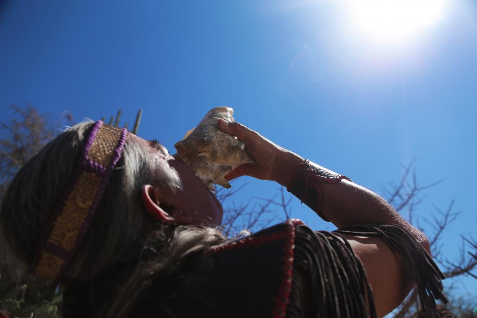 No faltaron los rituales tradicionales para recibir a la primavera en la Zona Arqueológica de El Cerrito. Los sonidos del teponaztli y la tlapitzalli se escuchan a la distancia.