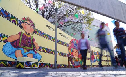 Plasman imágenes de juguetes mexicanos en mural