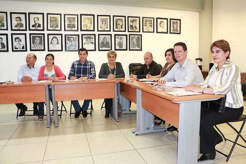 Pagan curso a diputados