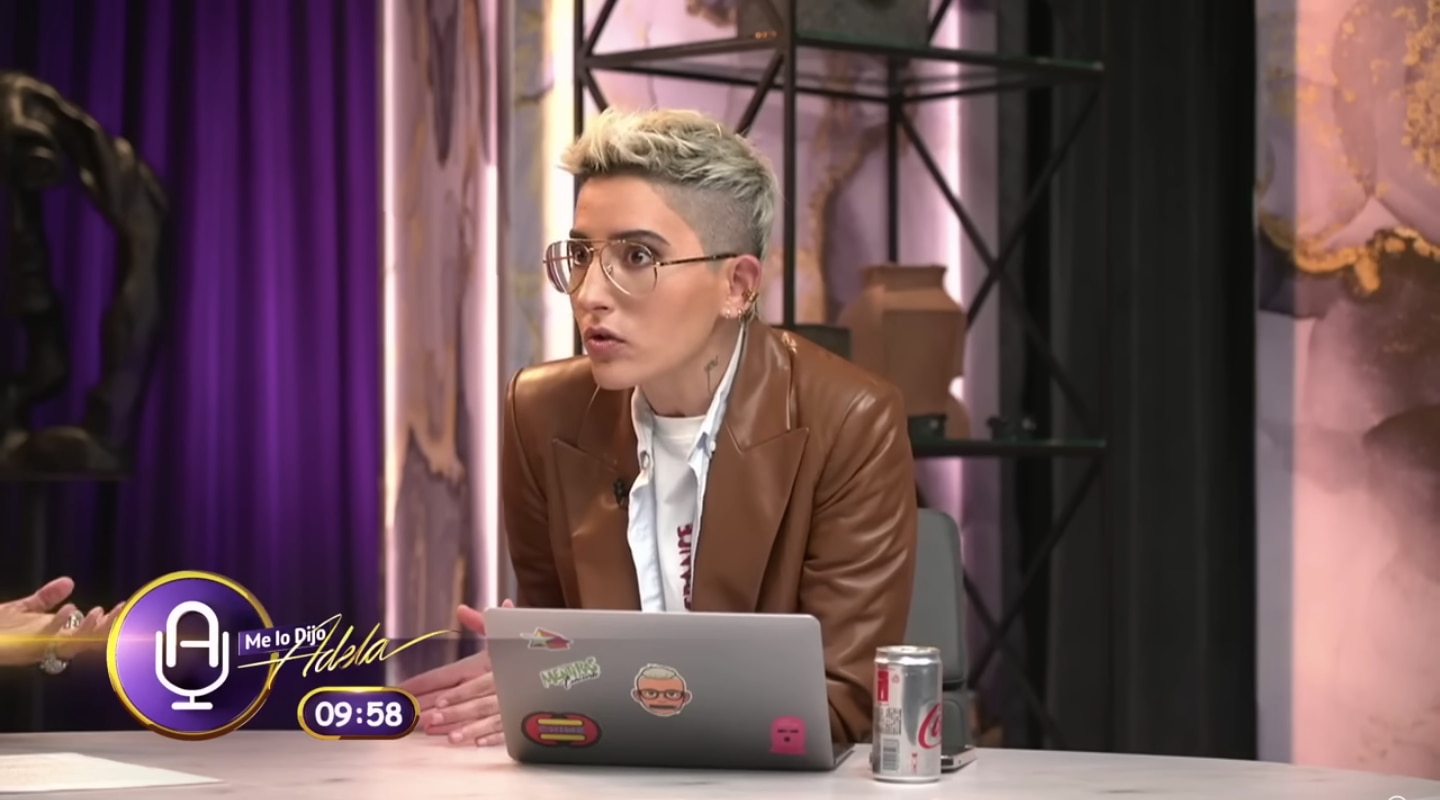 Con Adela Micha, balconean a policías de Tequisquiapan; "son intransigentes y prepotentes"