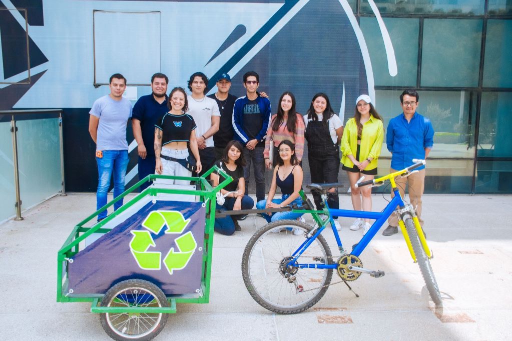 Estudiantes de la UAQ desarrollan remolques sustentables para bicicletas