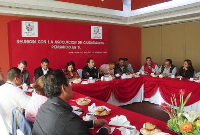 Se quejan colonos de funcionario en SJR