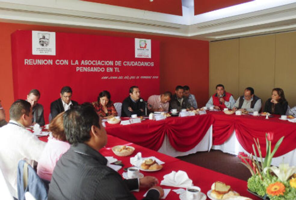 Se quejan colonos de funcionario en SJR