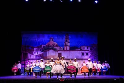 OFEQ celebra a México con música y danza