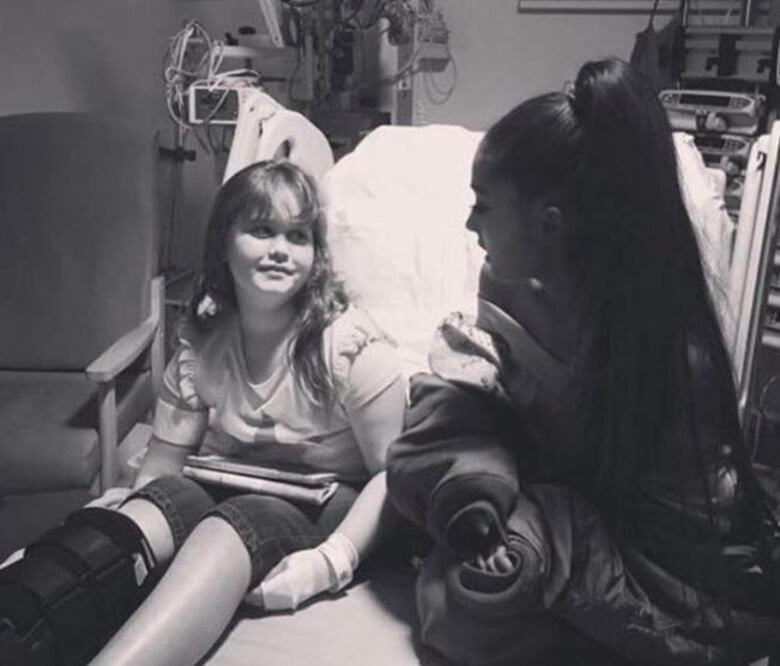 Llevó regalos y conversó con los afectados del ataque. (INSTAGRAM)