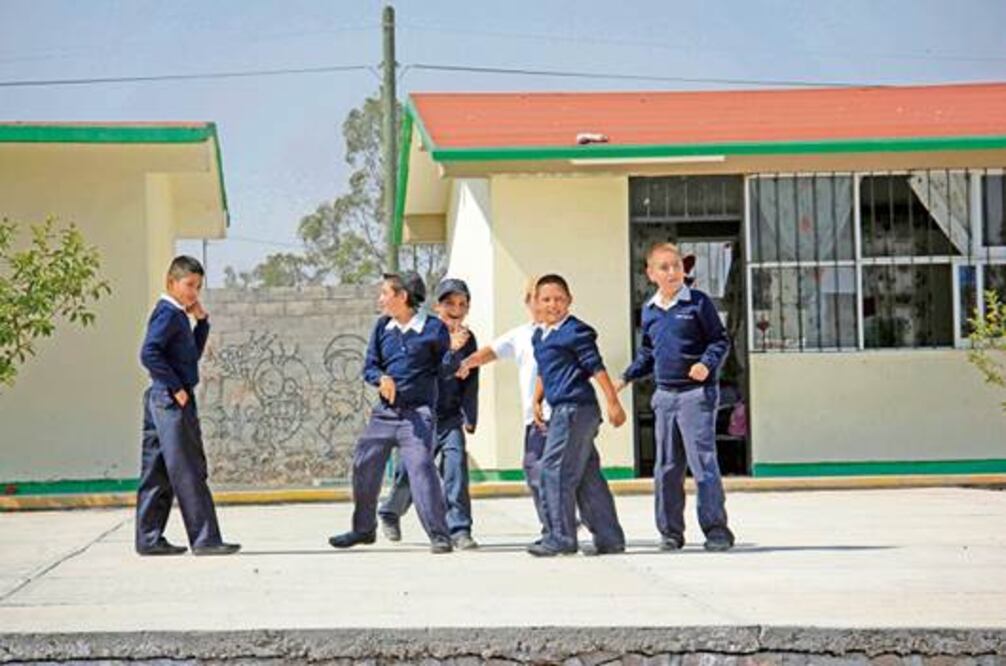 Dan explicación por "escuelas fantasmas"