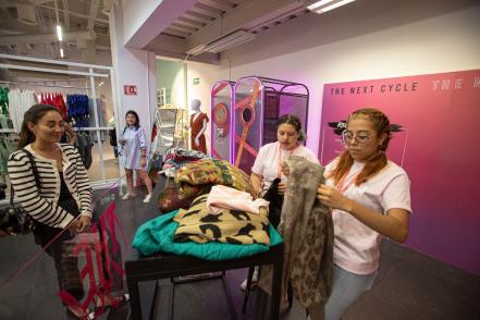 SHEIN llega a Querétaro con su pop-up store, ofreciendo moda de calidad a precios increíbles