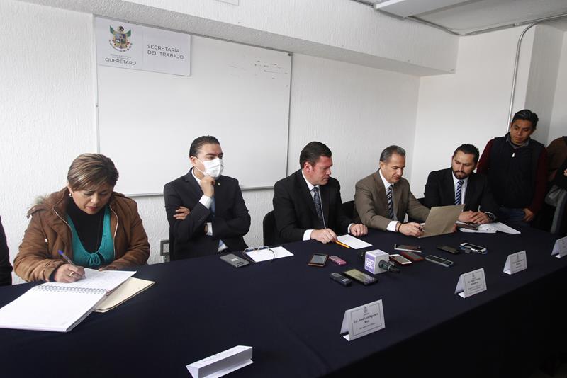 Se aplaza huelga en universidad