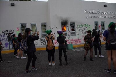 Por daños a un edificio, vinculan a proceso a activista del 8 de marzo en Querétaro