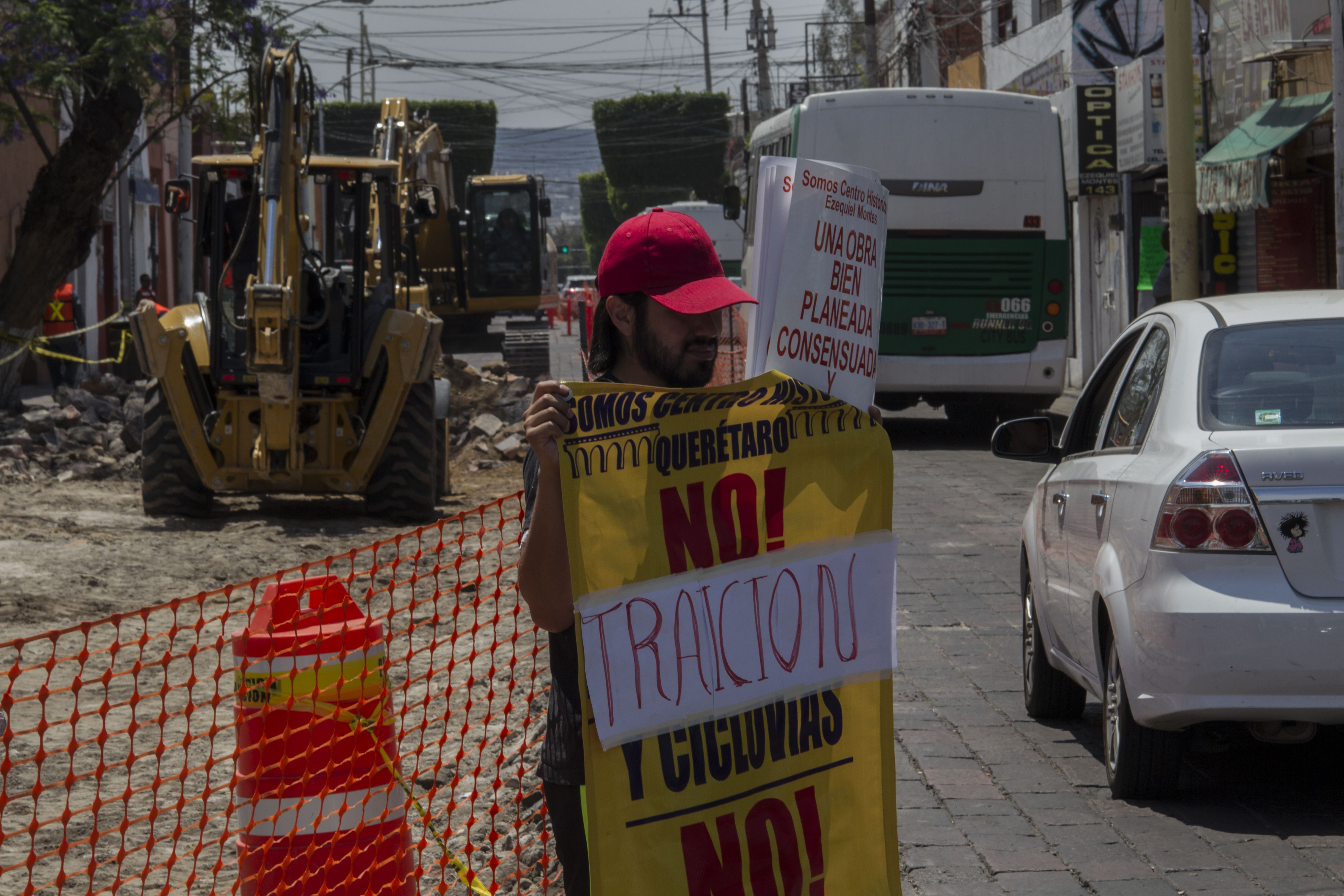 Protestan contra obras en  avenida