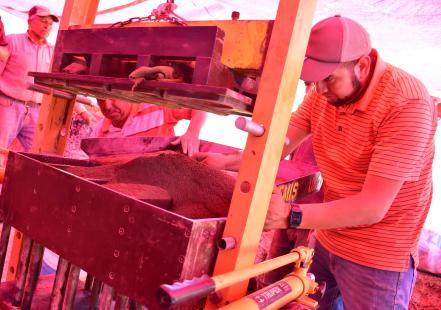El ECOBTC, el material que busca desplazar al ladrillo; es un invento de universitarios queretanos