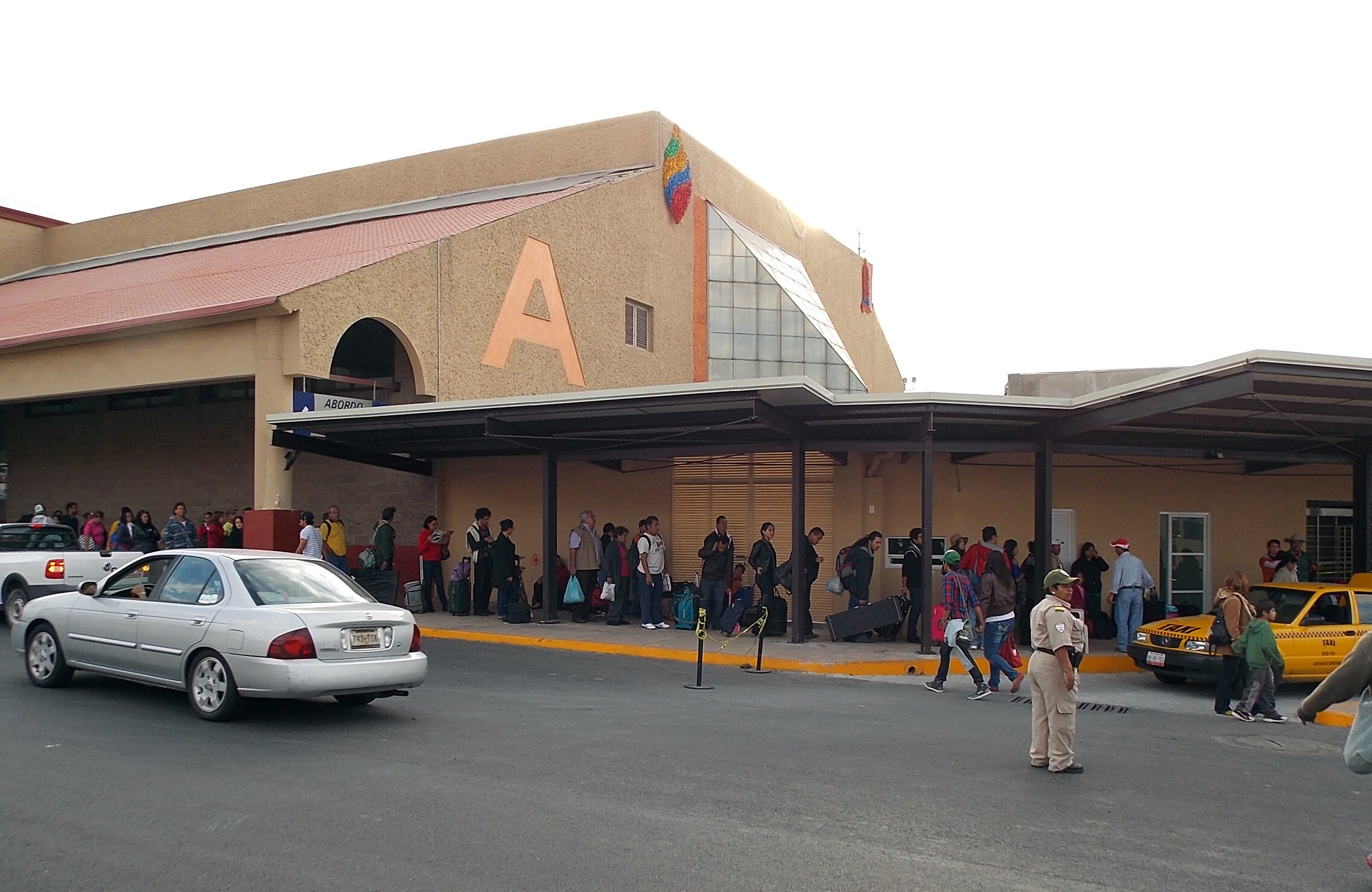 Joven muere en la terminal de autobuses