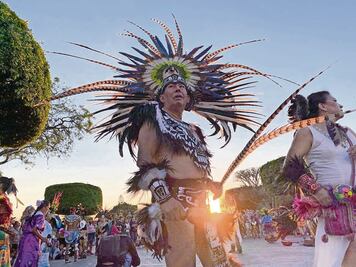 Concheros marcan el comienzo de las fiestas de La Cruz