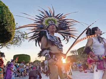 Concheros marcan el comienzo de las fiestas de La Cruz