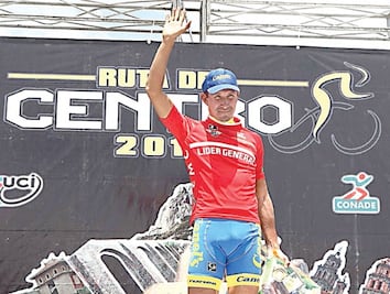 Rangel gana y trepa al liderato 