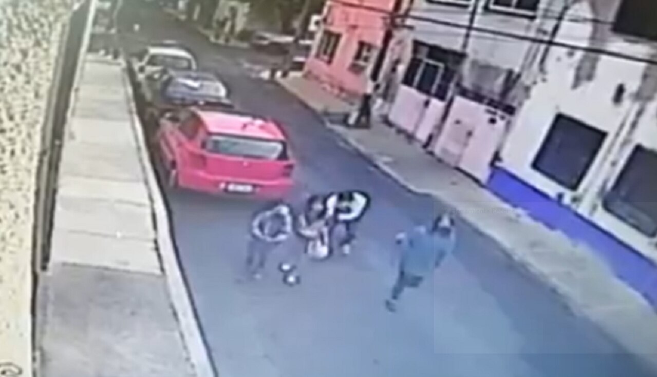 Hombre manosea a niña de 10 años en la calle;lo buscan por agresiones sexuales