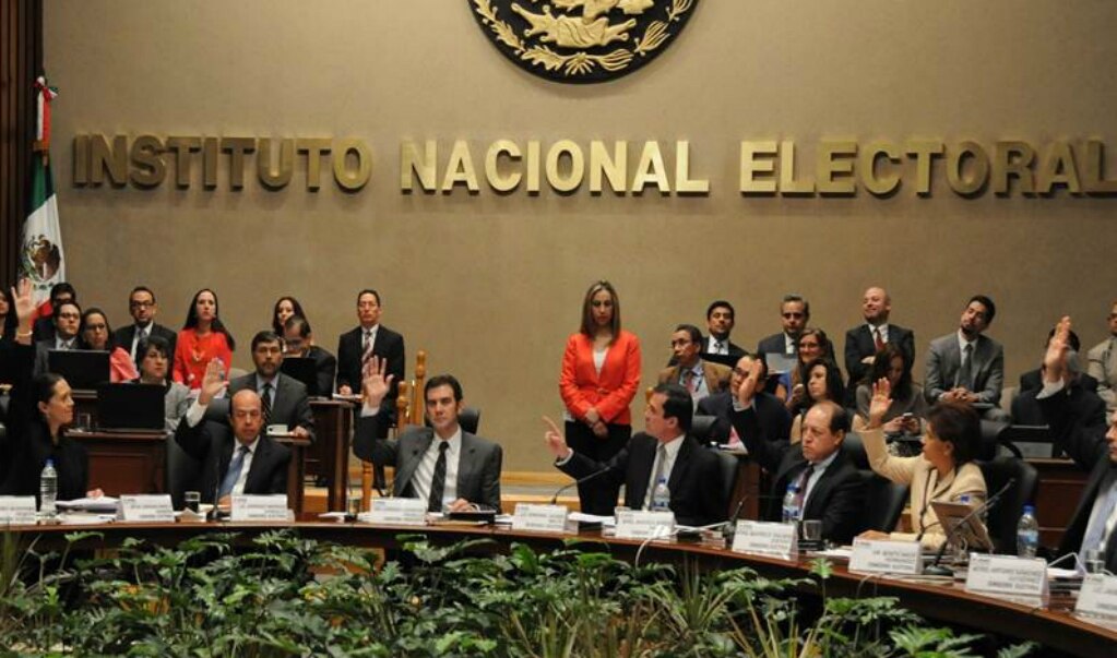 INE paga a sus empleados hasta la gasolina