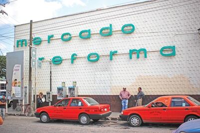 Movilizan a PC por flamazo en rosticería 