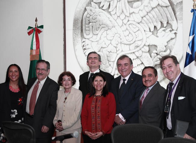 A Chile, acervo de exiliados en México