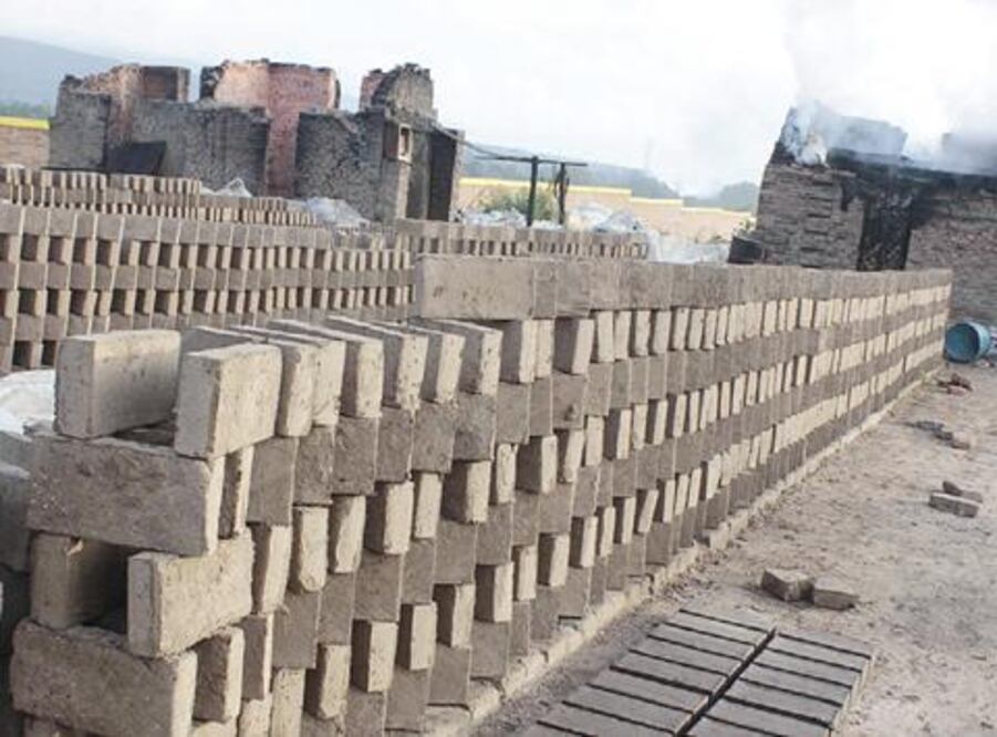 Exigen licencias de comercio a ladrilleros