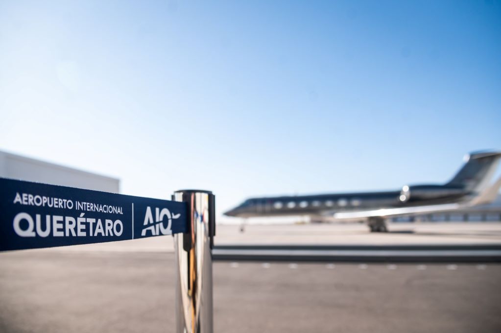 Cierran la pista del Aeropuerto de Querétaro tras aterrizaje de emergencia