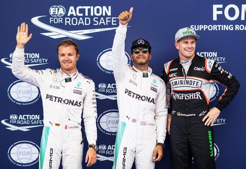 Lewis recobra la sonrisa