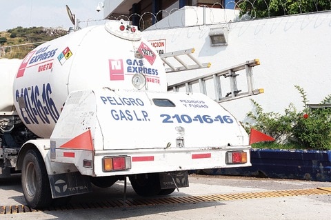 Inmovilizan pipas de Gas Express Nieto