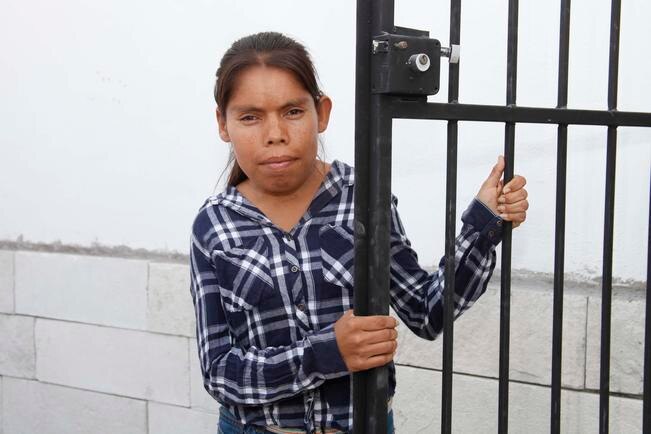 Mayra dice que está en tratamientos constantes, además de las diálisis y debe tomar medicamentos controlados para afrontar su padecimiento, detectado hace 12 años. Foto: GUILLERMO GONZÁLEZ