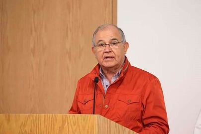 “Pónganse a leer”, dice diputado de Morena a medios en Querétaro