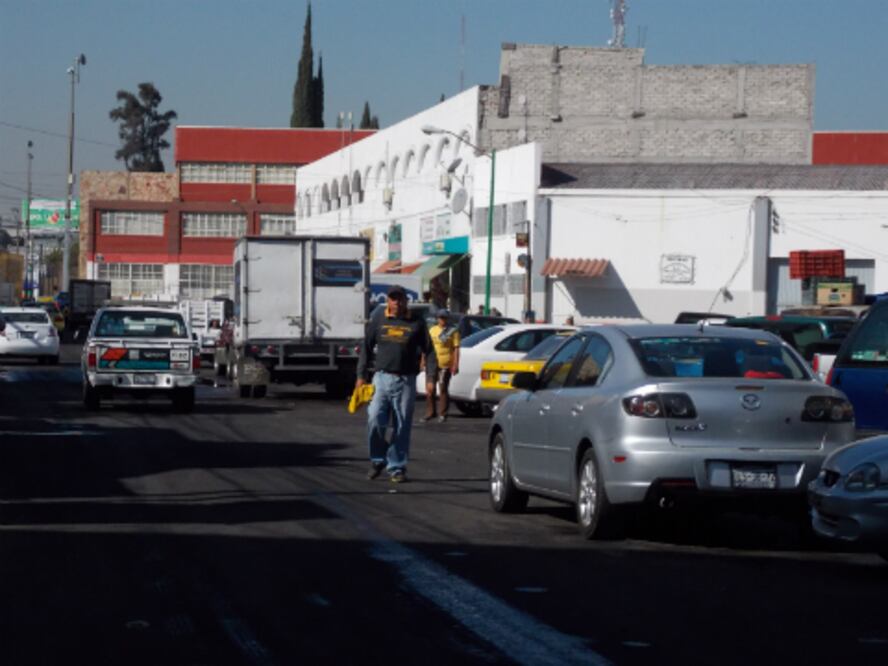 Aprueban a franeleros en el mercado Mariano Escobedo