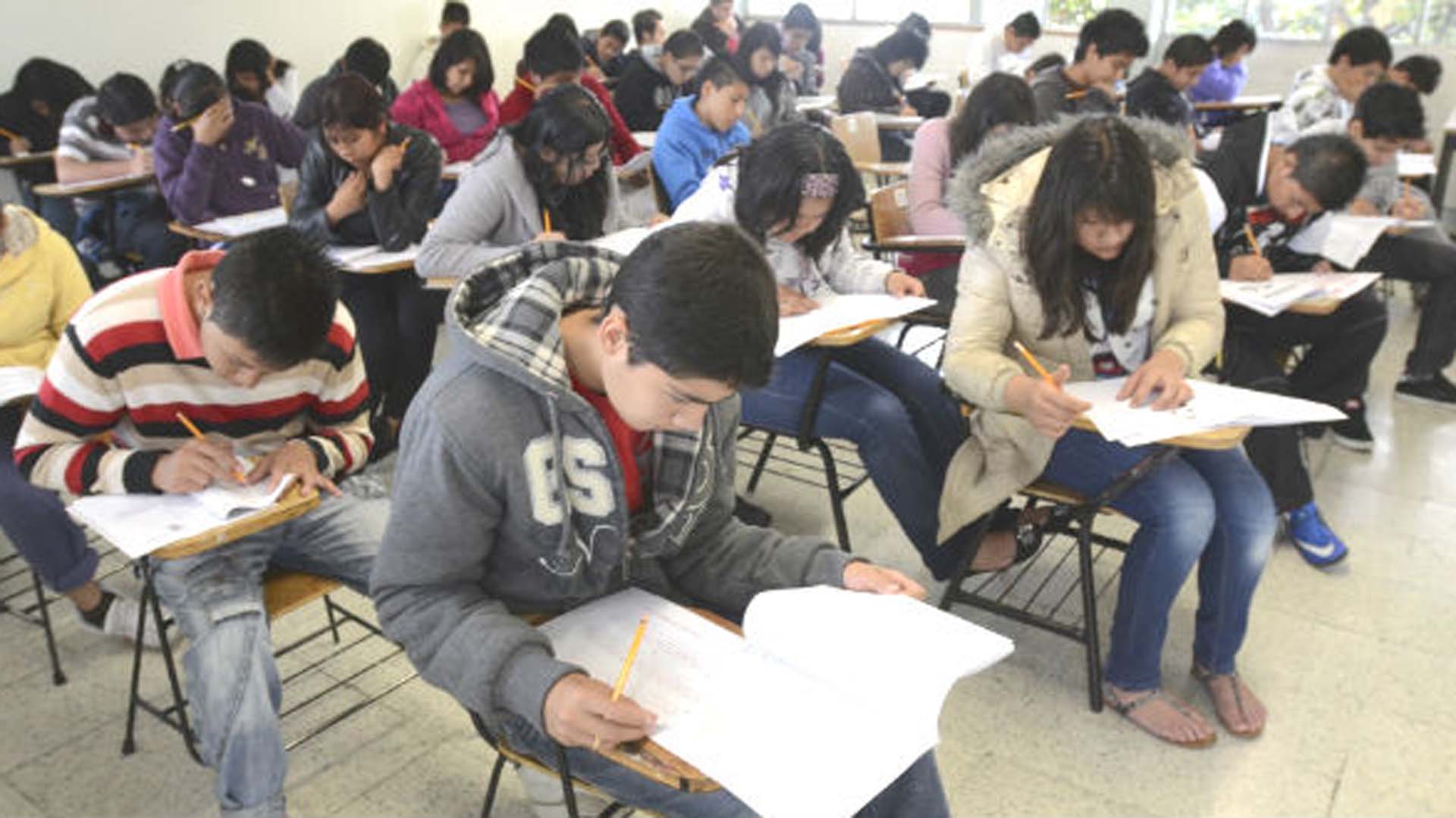 Regresan a clases 32 mil estudiantes de Bachilleres