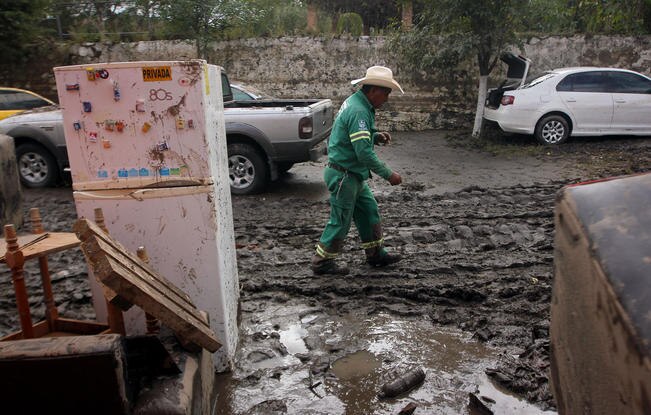 Con retraso, entrega de enseres en SJR