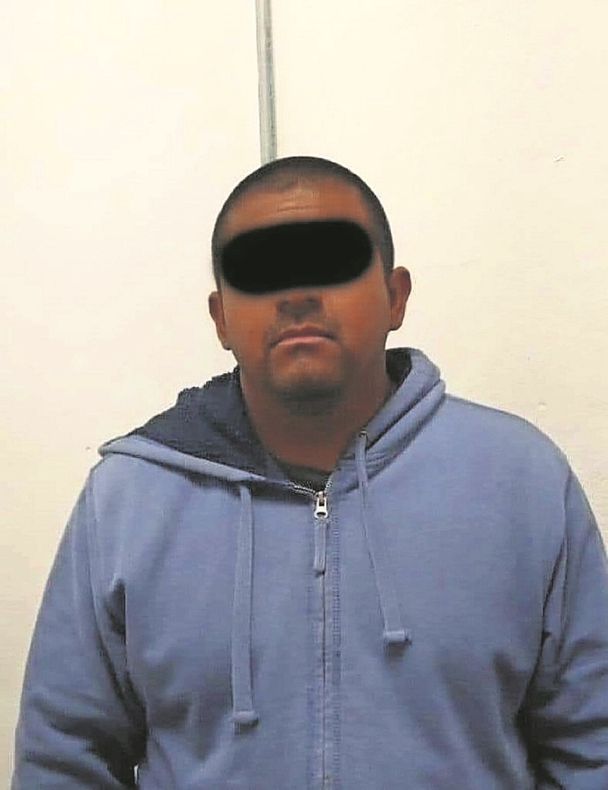 Capturan a 2 por posesión ilegal de arma