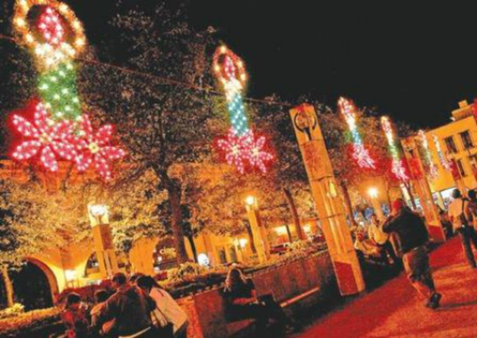 Arranca instalación de adornos