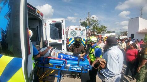 Chocan en SJR tren y camión; hay 12 heridos 
