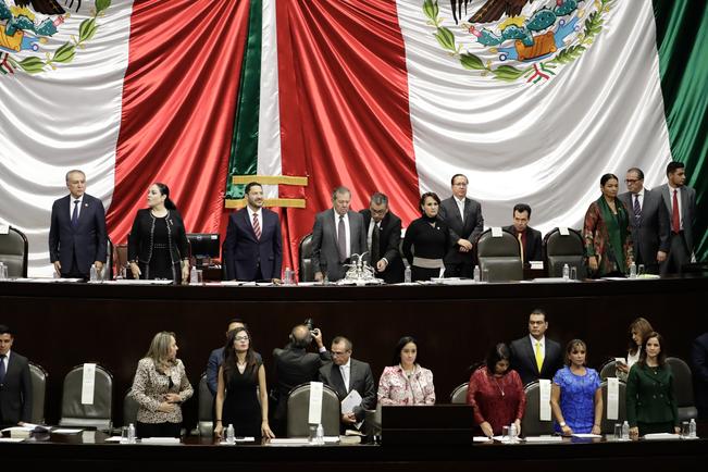 Abre el Congreso de la Unión entre acusaciones