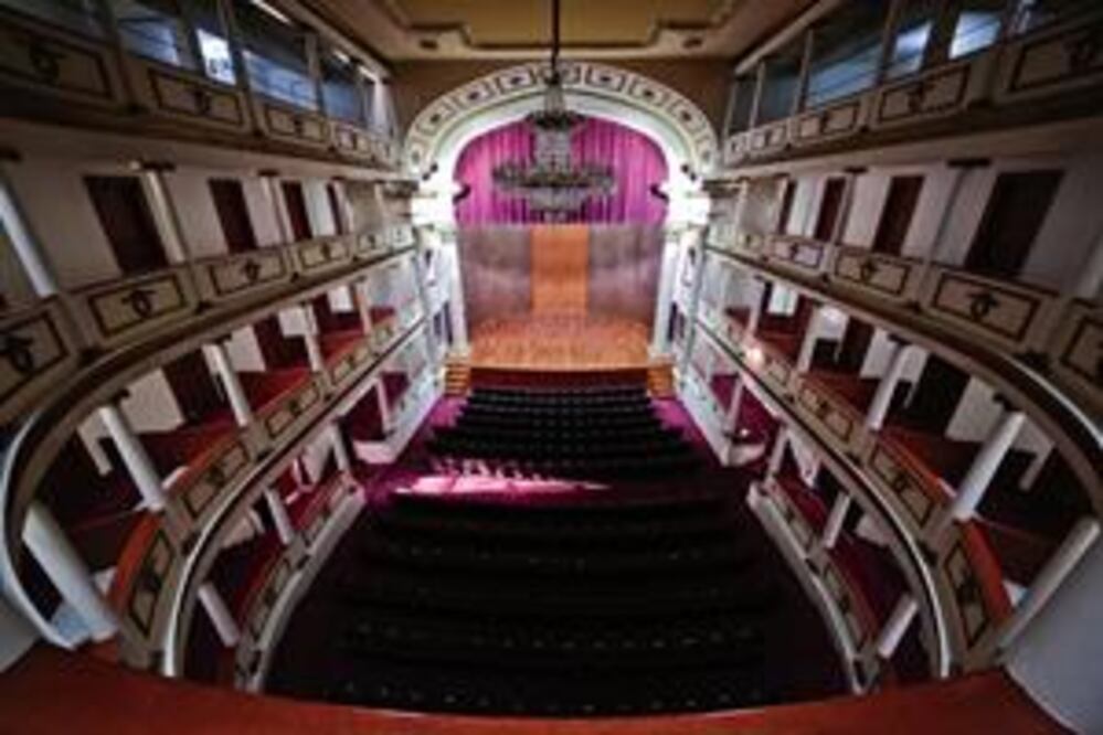 A la venta, el histórico Teatro de la República