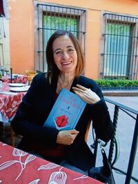 Mónica Lavín revela amores clandestinos