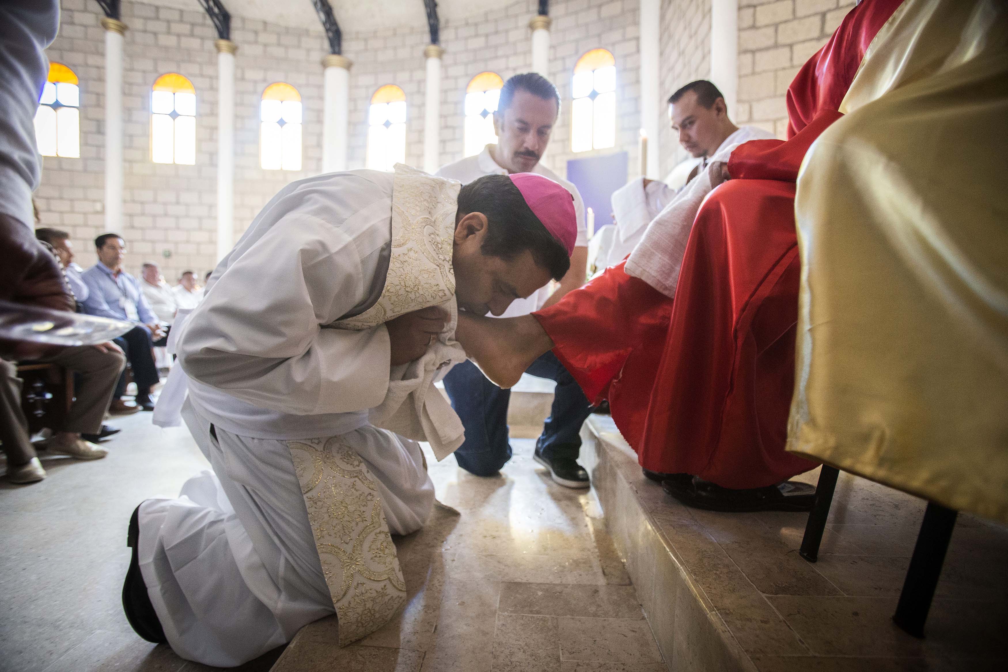 #Crónica| Fe en el Cereso, Obispo lava los pies a internos