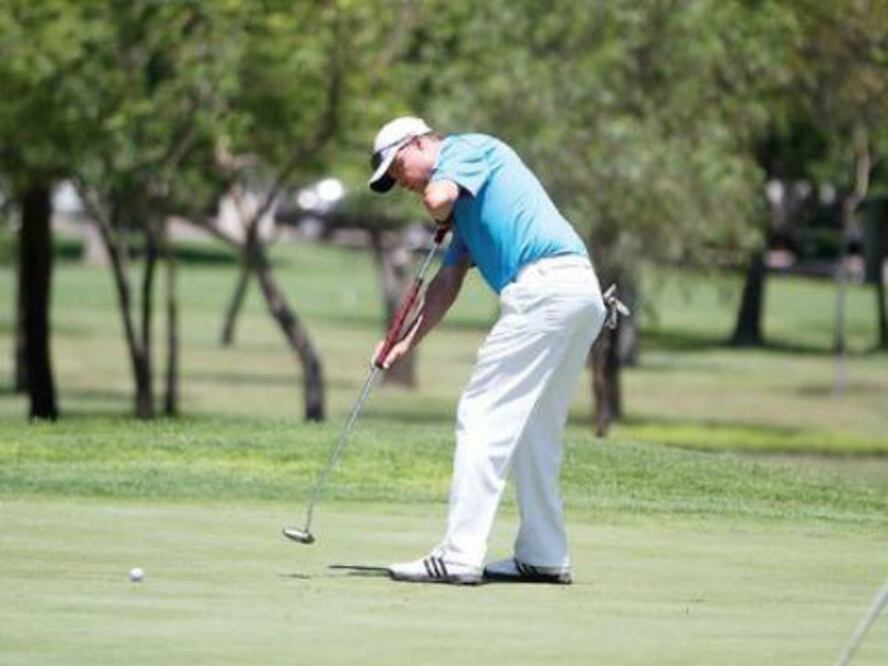 Juegan golf para ayudar