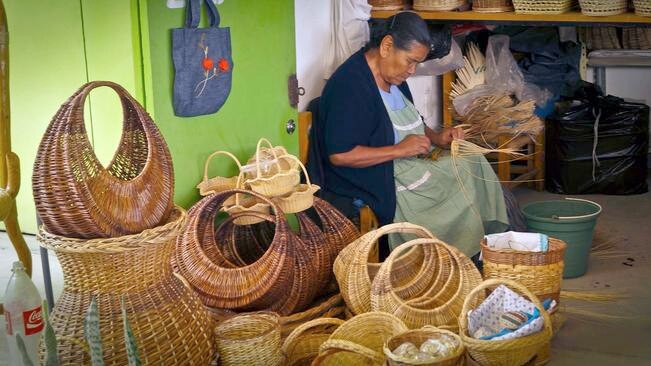 Buscan sustituir las bolsas por canastas