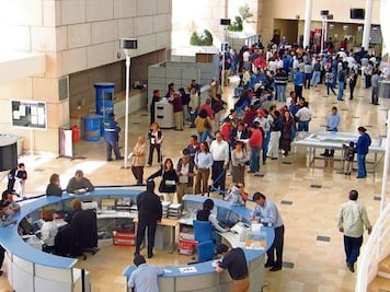 Dan incentivos a 500 servidores  puntuales